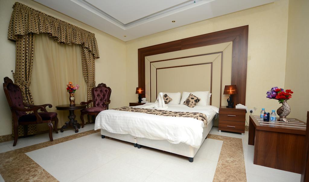 Hotelier Suites Riaad Kamer foto
