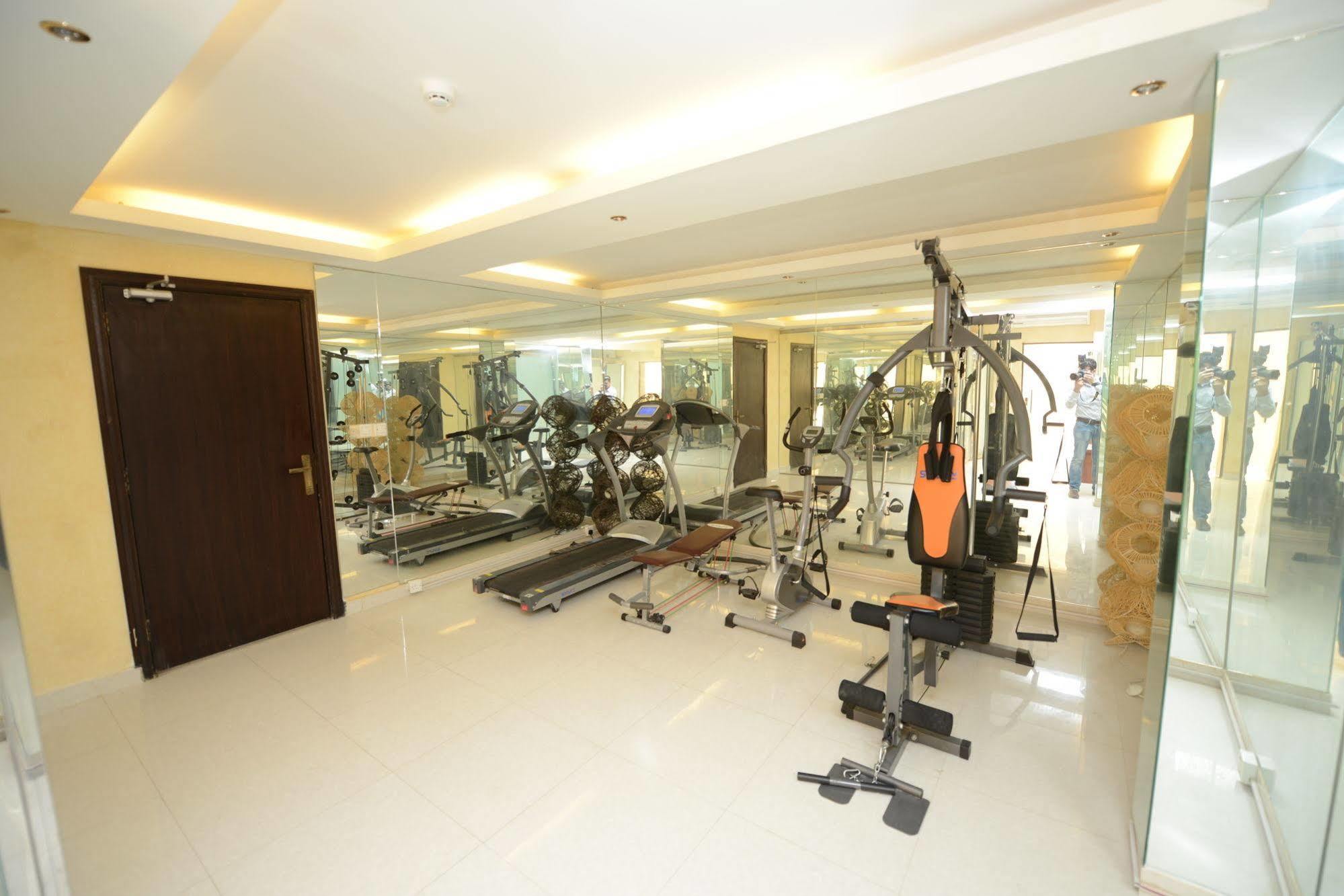 Hotelier Suites Riaad Buitenkant foto